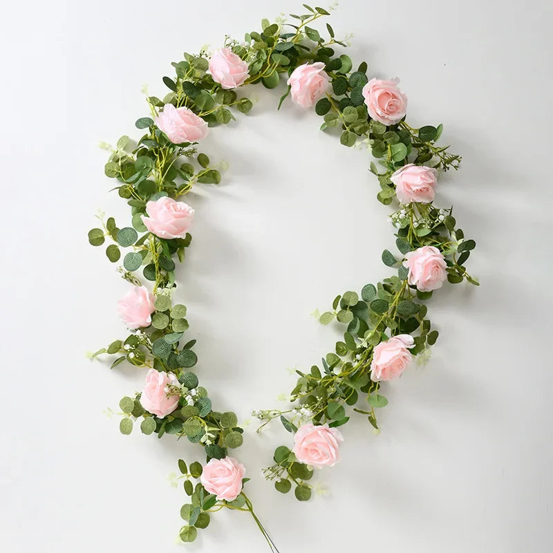 fleurs artificielles roses et plantes vertes pour décoration intérieure