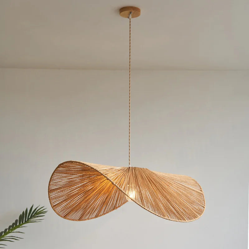 Suspension design en bambou tissé à la main