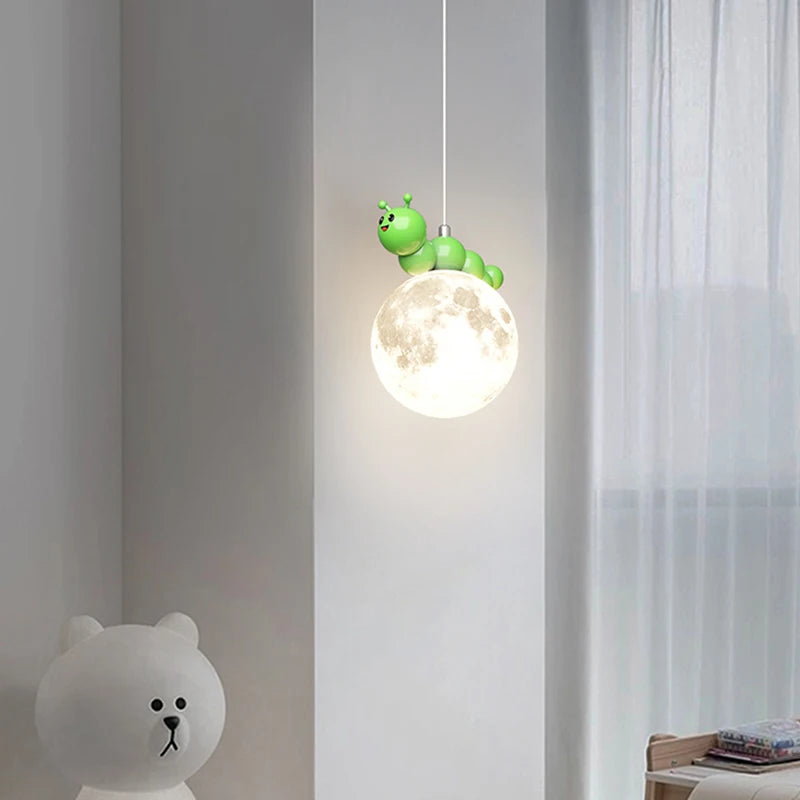 lustre enfant moderne dessin animé chenille planète créatif