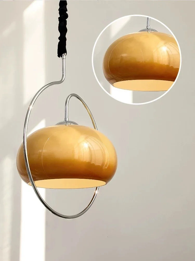suspension médiévale design pour intérieur contemporain élégant