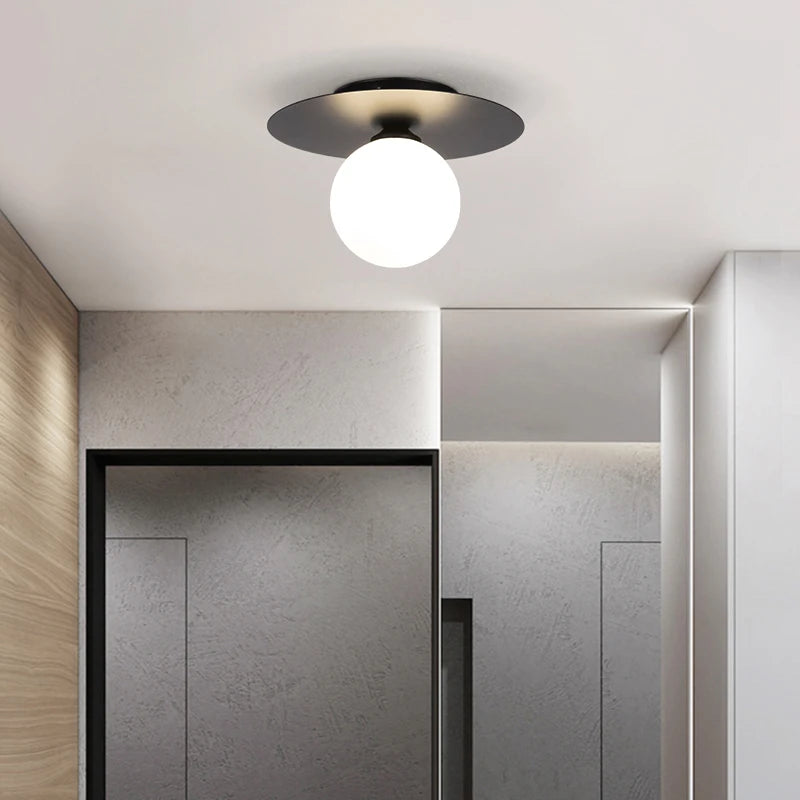 Plafonnier led or noir allée maison balcon
(72 caractères)