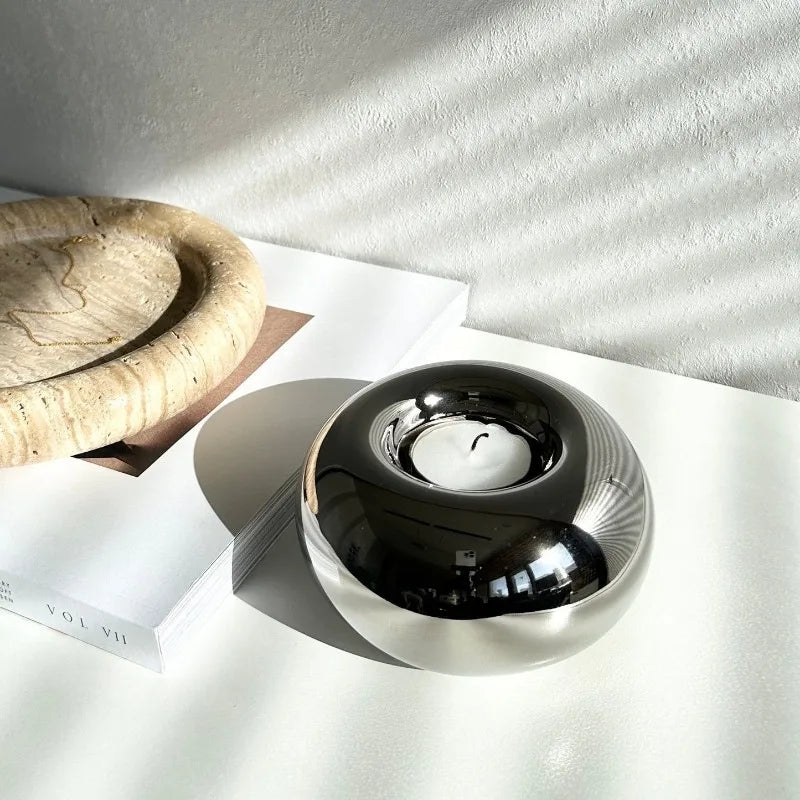 lustre moderne en céramique argentée avec bougies décoratives