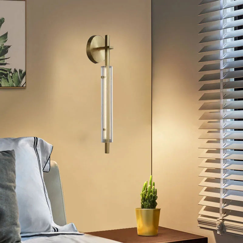 applique murale minimaliste en laiton avec verre transparent et 3 intensités variables