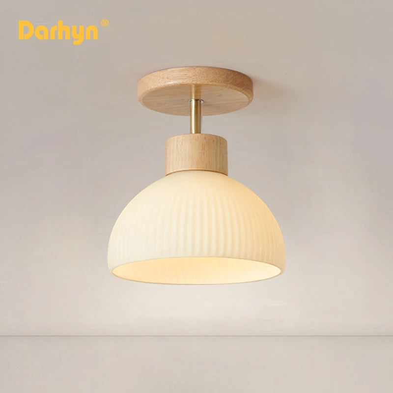 lustre en bois simple avec abat-jour en verre