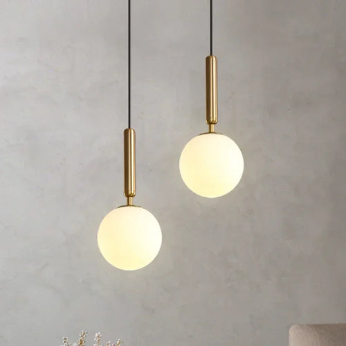suspension luxueuse avec abat-jour en boule dorée