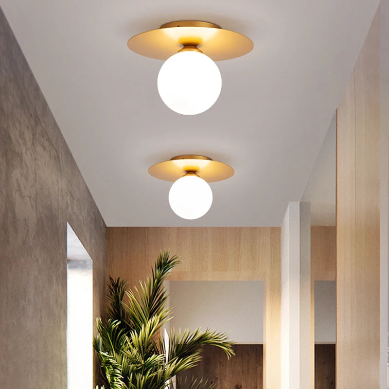 Plafonnier led or noir allée maison balcon
(72 caractères)