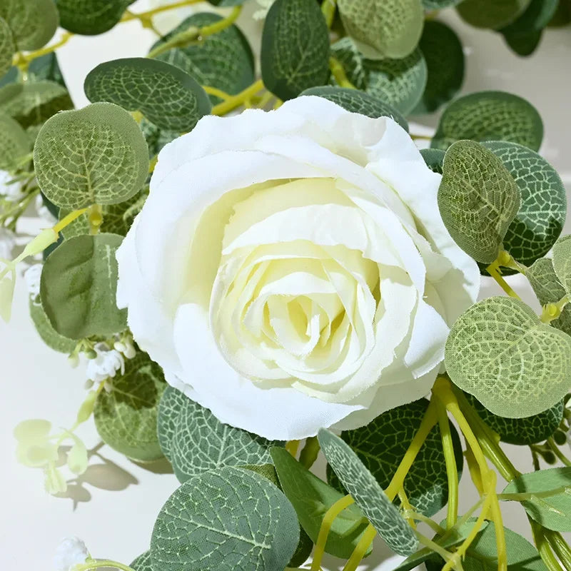 fleurs artificielles roses et plantes vertes pour décoration intérieure