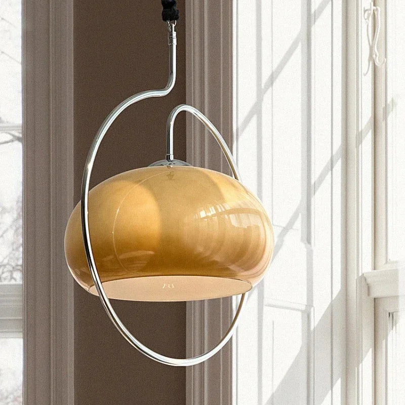 suspension médiévale design pour intérieur contemporain élégant