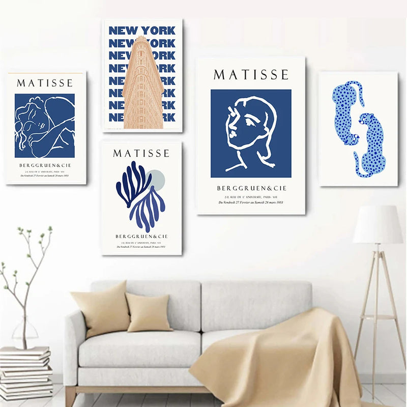 art mural abstrait avec corps et feuilles de léopard