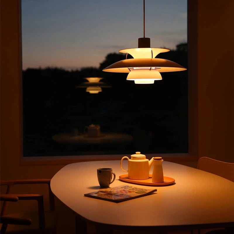 Suspension moderne LED avec multiples abat-jours métalliques Coen