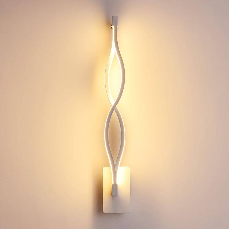 Applique murale design LED avec courbes en métal Sconce