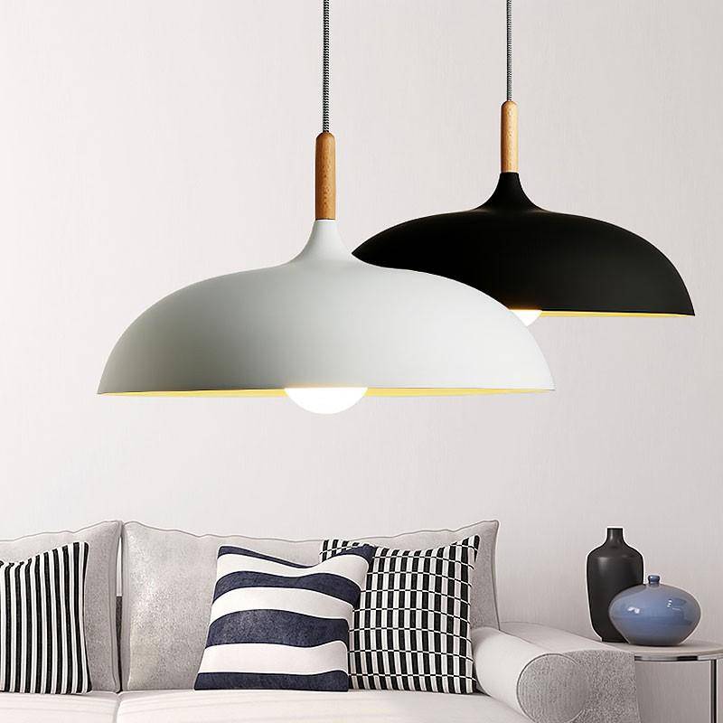 Suspension en aluminium de couleur et tige en bois Wood