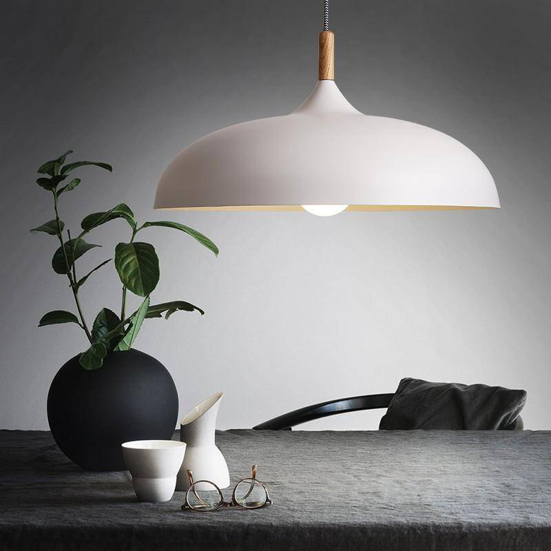 Suspension en aluminium de couleur et tige en bois Wood
