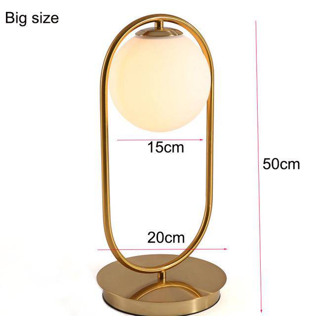 Lampe de chevet design en métal doré et boule en verre
