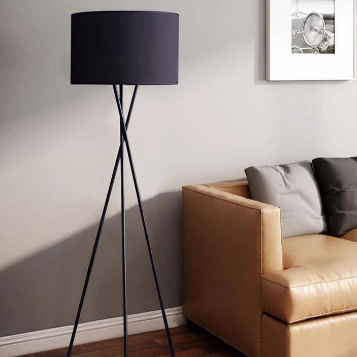 Lampadaire design LED tripod avec abat-jour en tissu noir ou blanc