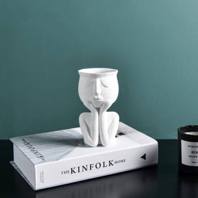 Vase statue en résine colorée Creative