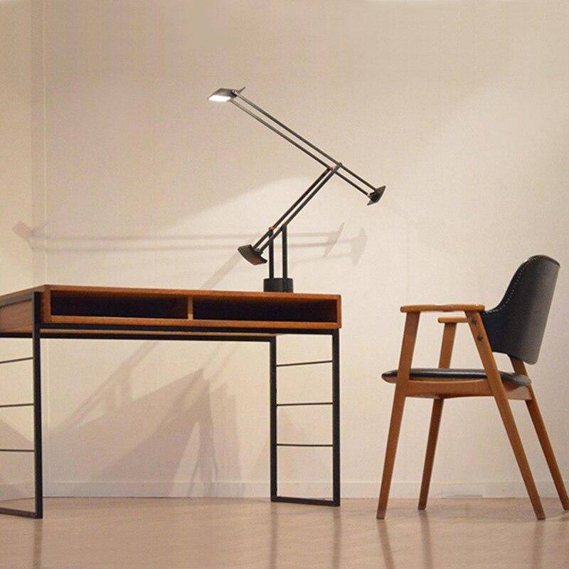 Lampe de bureau LED en métal noir style industriel