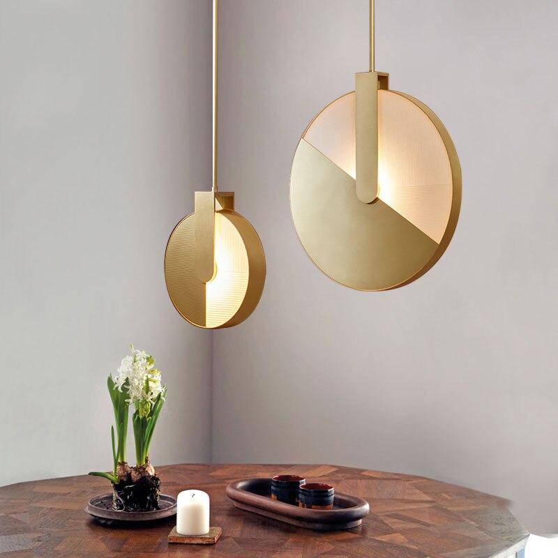 Suspension design LED avec disque en métal doré minimaliste