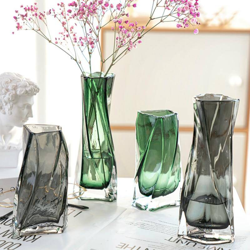 Vase en verre design au style géométrique Urna