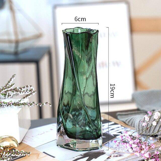 Vase en verre design au style géométrique Urna