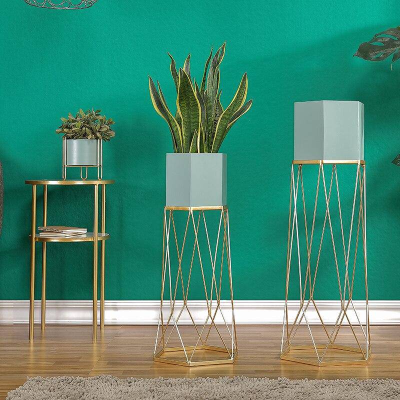 Piédestal sur pied haut design en métal avec pot géométrique