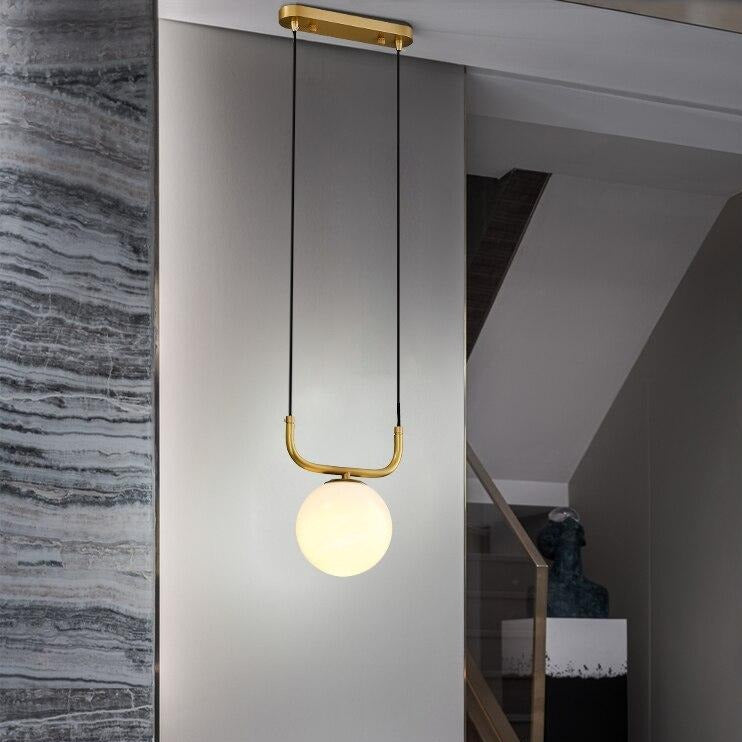 Suspension moderne avec globe en verre et tuyau doré Katneep
