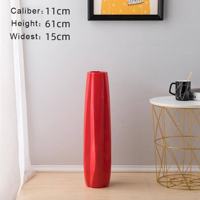 Vase design en céramique colorée style géométrique