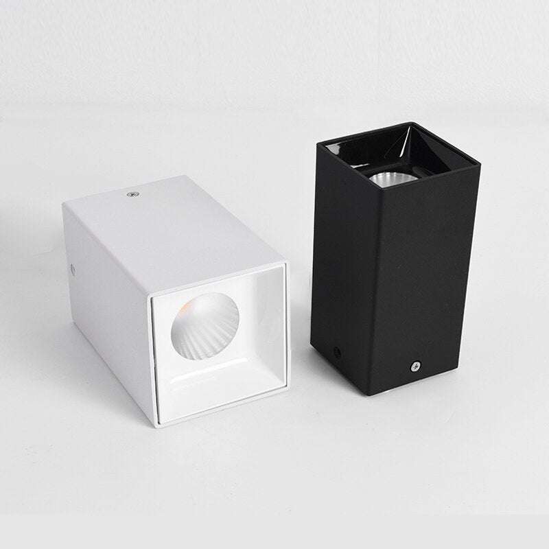 Spot moderne LED cubique et métallique Elma