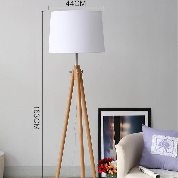 Lampadaire moderne abat-jour en tissu et trois pieds en bois Fabric