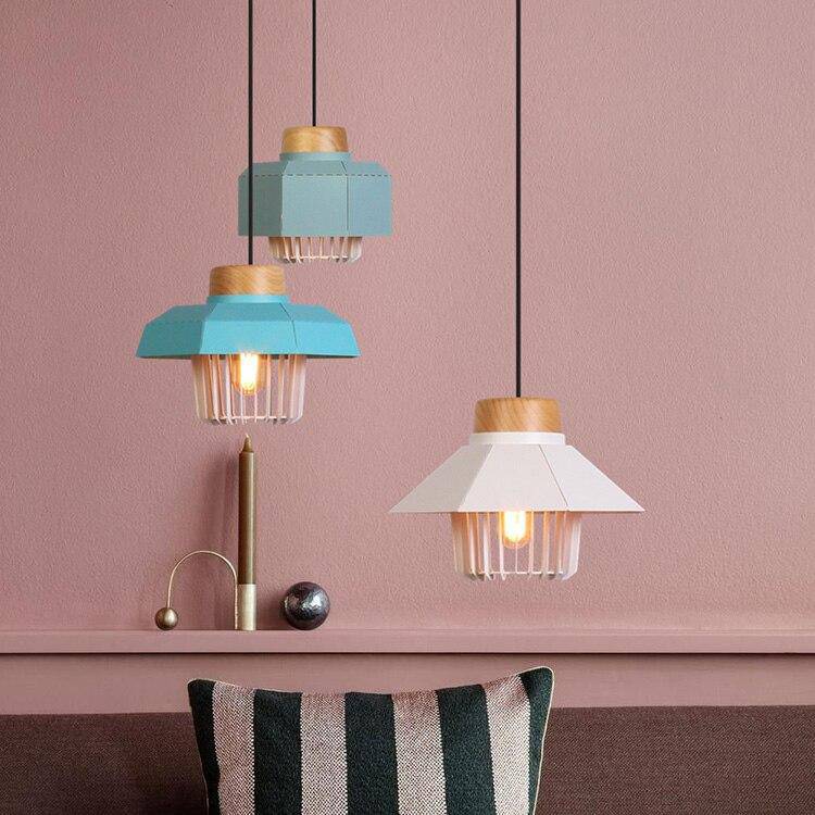 Suspension design LED avec abat-jour cage métal colorée Loft