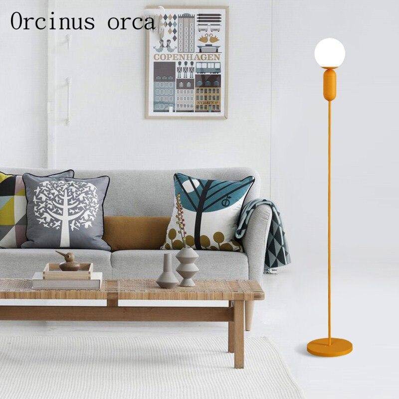 Lampadaire moderne minimaliste de couleur Candy