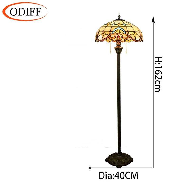 Lampadaire tiffany avec abat-jour en verre vitrail jaune