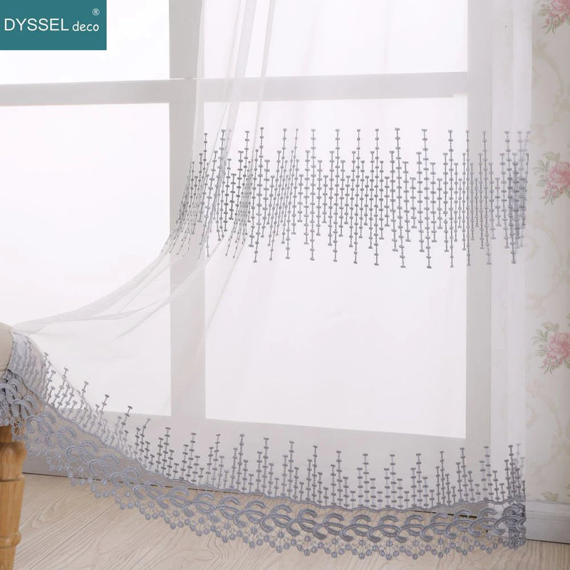 Voilage tulle brodé fleurs festonné style europeen salon