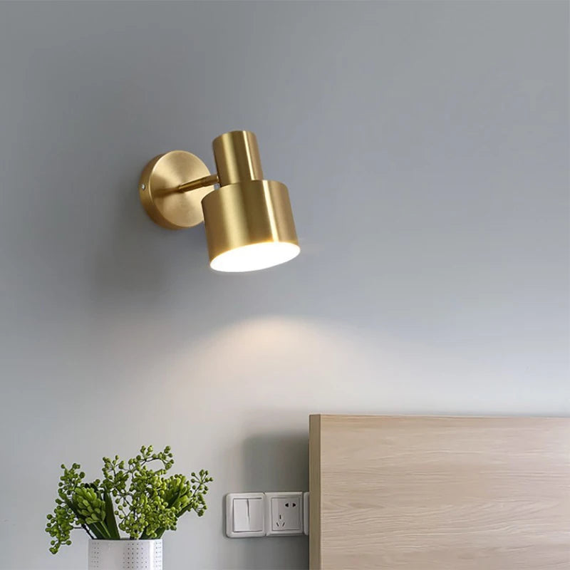 applique murale rotative en métal design pour intérieur élégant