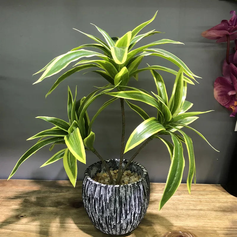 palmier artificiel à trois têtes en pot pour décoration intérieure