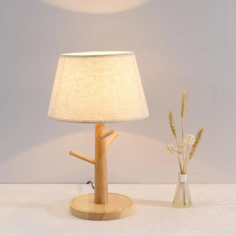 lampe à poser moderne en bois avec abat-jour tissu décoratif - vue 6 sur 11