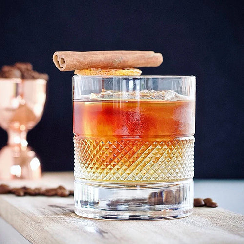 Verres old fashioned whisky relief style élégant bar