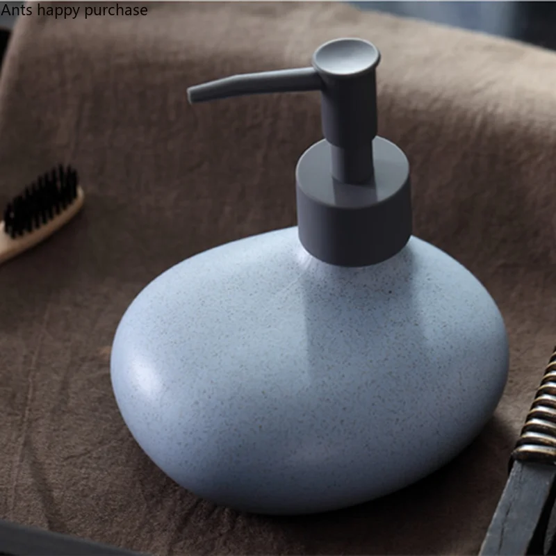 bouteille en céramique pour lotions et produits de bain - vue 3 sur 13