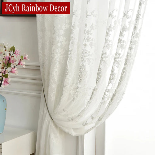 Voilage en tulle brodé motifs géométriques pour salon