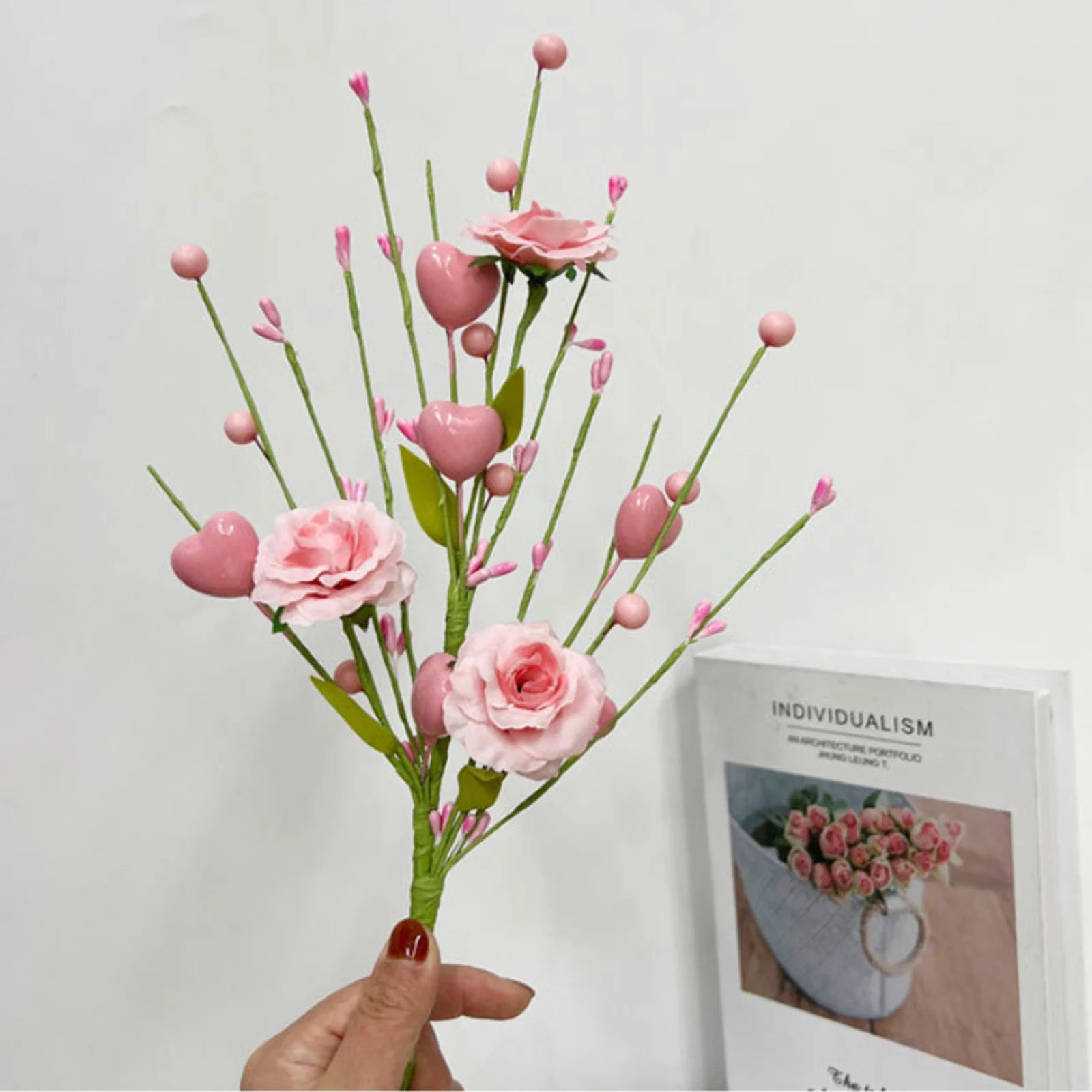 décoration de saint-valentin branche de rose artificielle avec baies d'amour - vue 3 sur 10