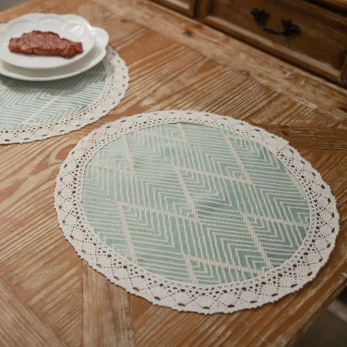Chemin de table géométrique bohème beige à pompons - vue 6 sur 6