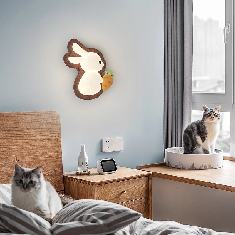 lampe de chevet wabi-sabi japonaise avec base en bois et lapin dessiné pour enfants