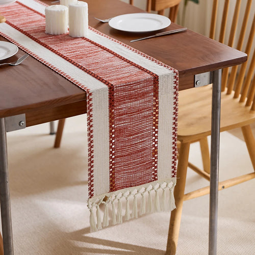 Chemin de table bohème tissé rayures rouges pompons - vue 3 sur 7