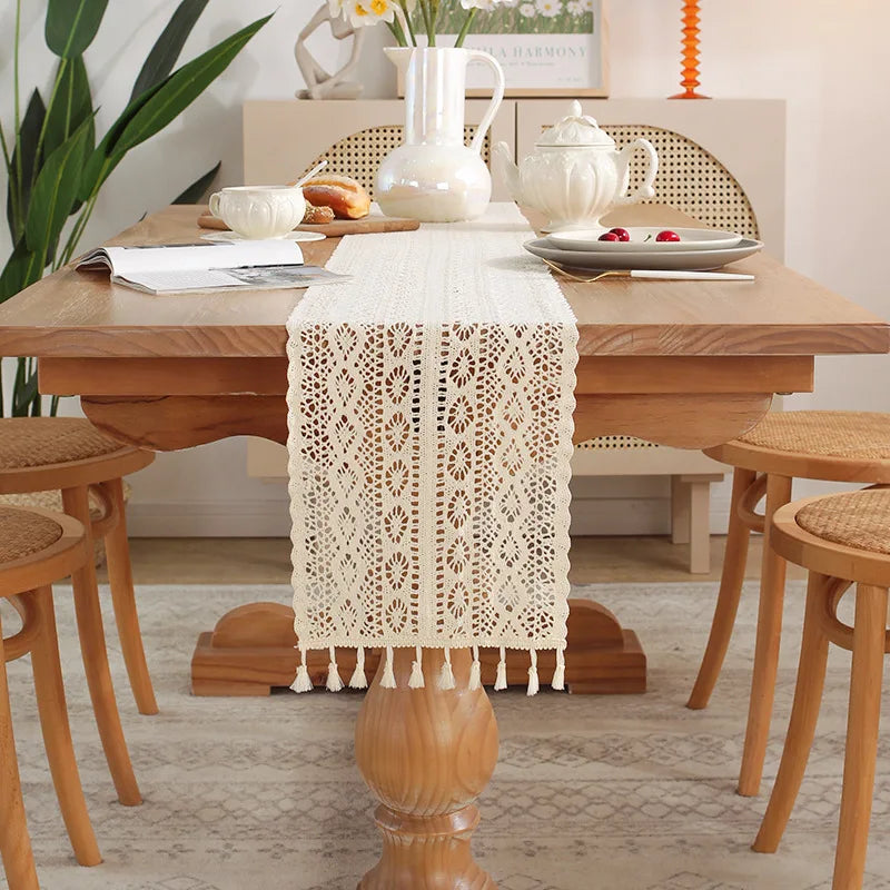 Chemin de table dentelle crochet beige vintage pompons - vue 7 sur 7