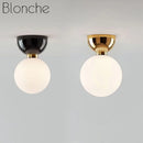 plafonnier moderne minimaliste en verre pour intérieur élégant
