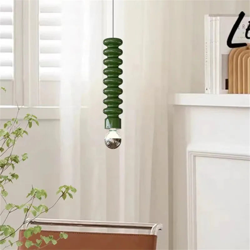 suspension nordique design bauhaus pour une ambiance chaleureuse