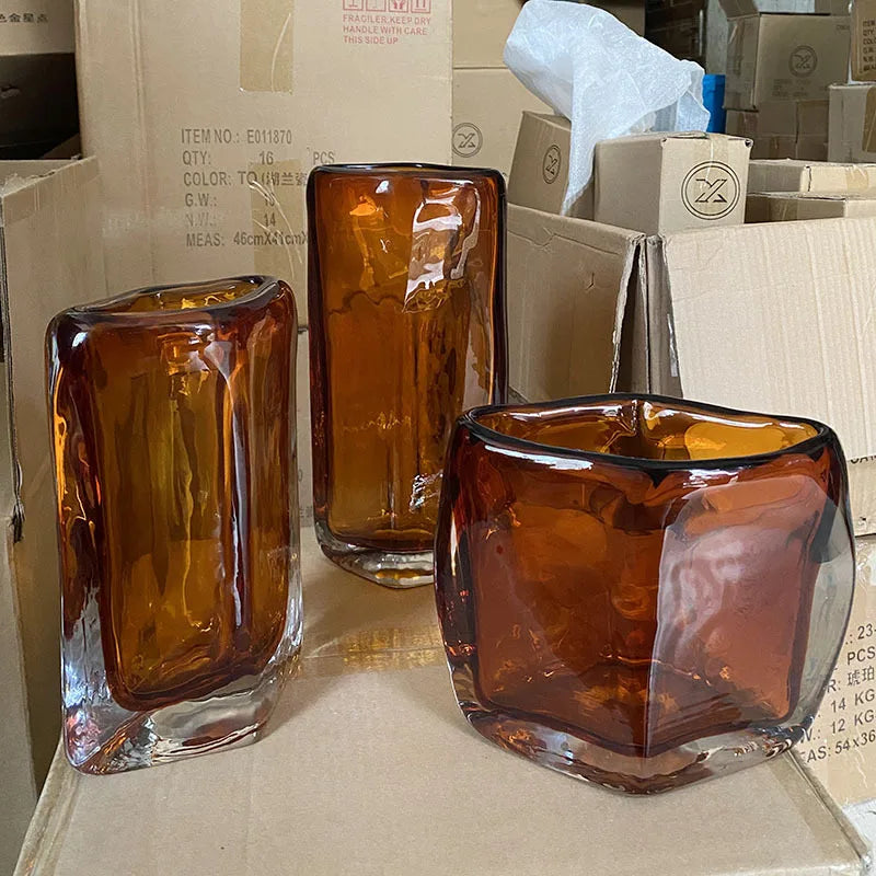 vase en verre émaillé à bouche carrée pour décor floral - vue 4 sur 9