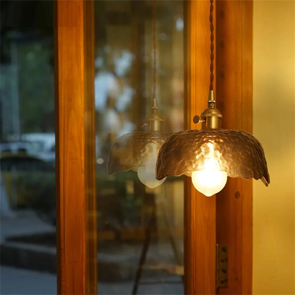 suspension LED en laiton et verre design nordique moderne et antique - vue 4 sur 10