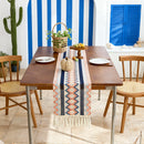 Chemin de table bohème motifs aztèques pompons beige