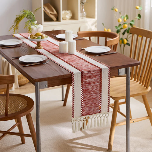 Chemin de table bohème tissé rayures rouges pompons - vue 5 sur 7